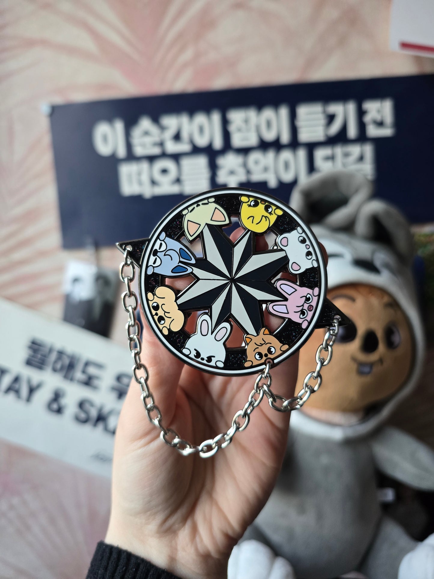 Rock-Zoo Pin - Hufflemoon
